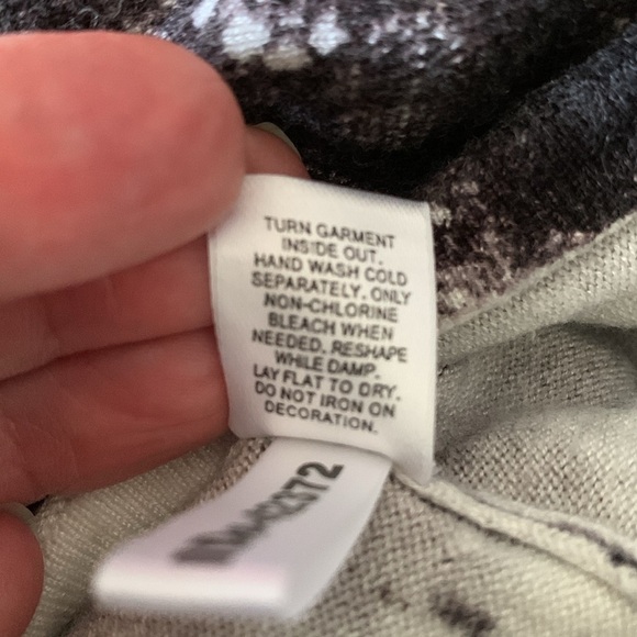 Express Design Studio Floral Lightweight Cardigan-Black/White, ribbed cuffs/hem - Picture 7 of 7